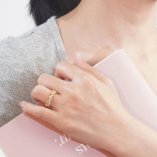 Charger l&#39;image dans la galerie, Cincin Anggur Rama-rama, Halus, Barang Kemas Aloi Emas Zirkon, Gaya Romantik dan Manis, Sesuai untuk Pakaian Harian dan Pesta stainless  steel  ring
