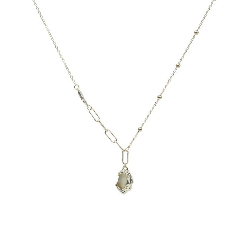 【Pendant Necklace】 Oval Gemstone Pendant Necklace of Intricate Metalwork, Dual-Texture Chain Jewelry for Women