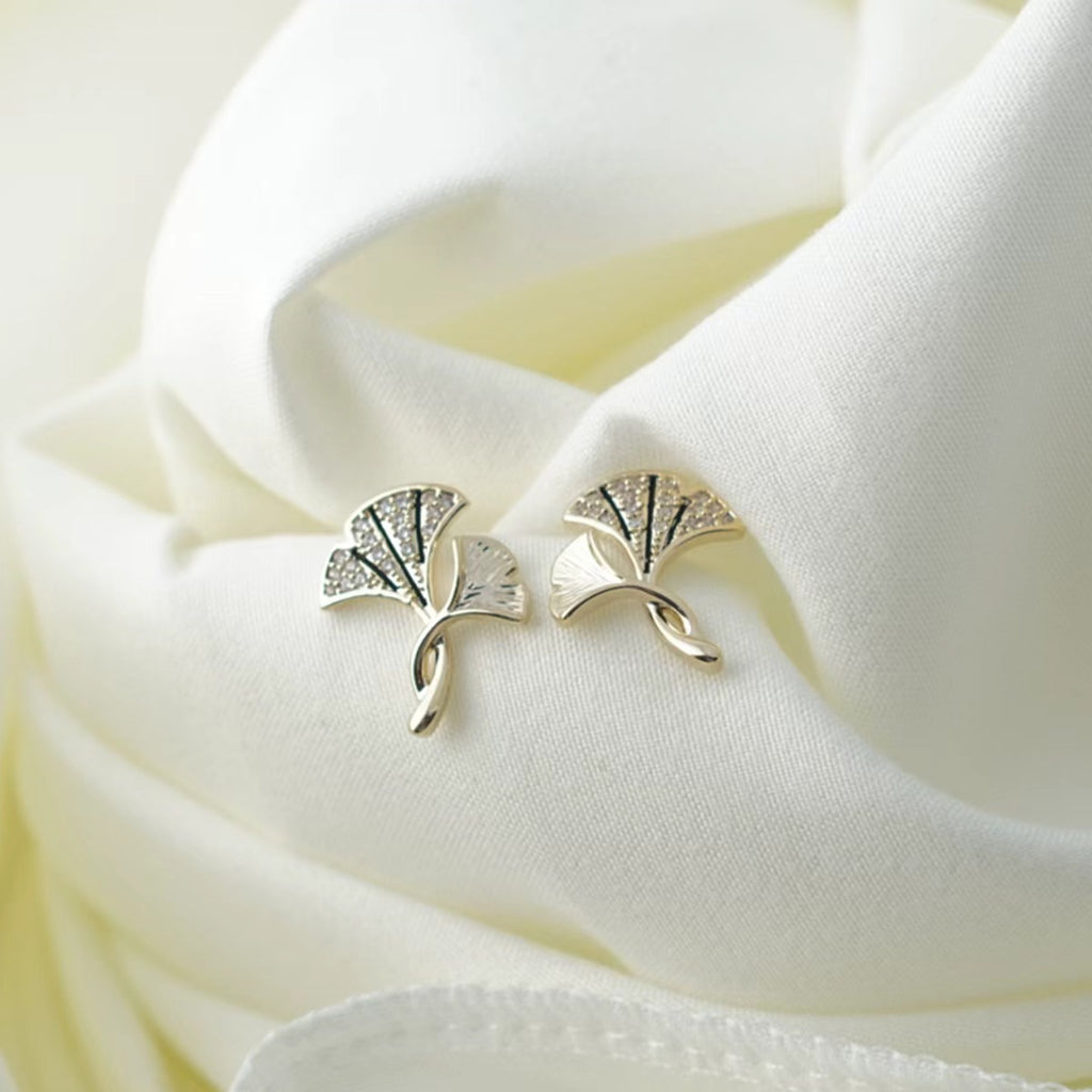 【Stud Earrings】Silver Ginkgo Leaf Stud Earring - Micro-Set Crystal Frost Accent - Nature-Realistic Minimalist for Daily Elegance
