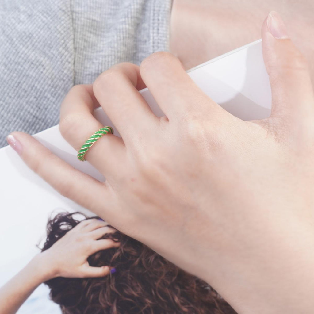 Cincin Terbuka Berpintal, Bersalut Emas, Perincian Enamel Hijau, Aksesori Fesyen Bergaya, Untuk Wanita, Pakaian Harian Unik stainless  steel  ring