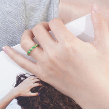 Charger l&#39;image dans la galerie, Cincin Terbuka Berpintal, Bersalut Emas, Perincian Enamel Hijau, Aksesori Fesyen Bergaya, Untuk Wanita, Pakaian Harian Unik stainless  steel  ring