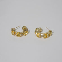 Laden Sie das Bild in den Galerie-Viewer, Subang Gelung, Bersalut Emas, Subang Gelung Bertekstur, Rekaan Lipat Bergaya, Untuk Pencinta Fesyen Perak Earrings