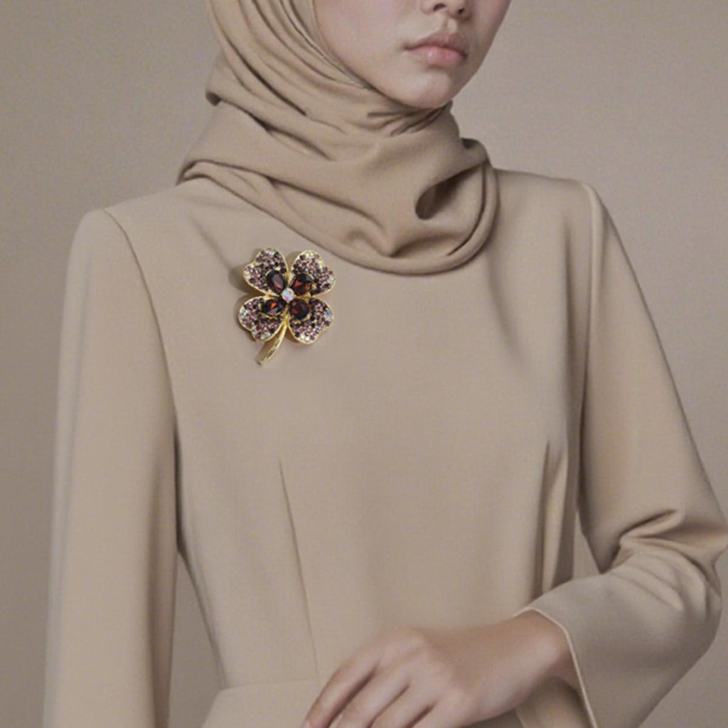Kerongsang Semanggi Bertuah, Bingkai Aloi Emas, Warna Hijau / Ungu, Pesona Bersinar, Sesuai untuk Gaya Segar pin  brooch