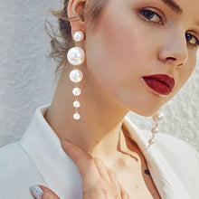 Carica l&#39;immagine nel visualizzatore di Gallery, Exquisite Simulated Pearl Stud Earrings Fashion Long Statement Earrings for Womenn Party Wedding Female Jewelry Gift