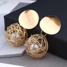Carica l&#39;immagine nel visualizzatore di Gallery, Exquisite Simulated Pearl Stud Earrings Fashion Long Statement Earrings for Womenn Party Wedding Female Jewelry Gift
