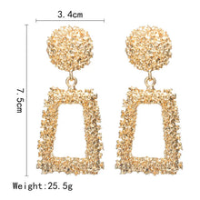 Carica l&#39;immagine nel visualizzatore di Gallery, Exquisite Simulated Pearl Stud Earrings Fashion Long Statement Earrings for Womenn Party Wedding Female Jewelry Gift