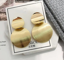 Carica l&#39;immagine nel visualizzatore di Gallery, Exquisite Simulated Pearl Stud Earrings Fashion Long Statement Earrings for Womenn Party Wedding Female Jewelry Gift