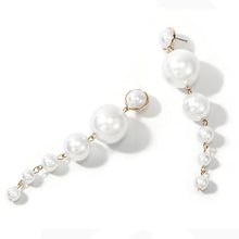 Carica l&#39;immagine nel visualizzatore di Gallery, Exquisite Simulated Pearl Stud Earrings Fashion Long Statement Earrings for Womenn Party Wedding Female Jewelry Gift