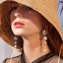Carica l&#39;immagine nel visualizzatore di Gallery, Exquisite Simulated Pearl Stud Earrings Fashion Long Statement Earrings for Womenn Party Wedding Female Jewelry Gift
