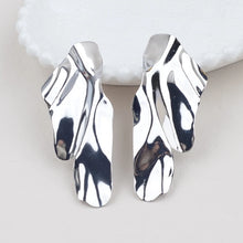 Charger l&#39;image dans la galerie, New Exaggerated Long Hanging Earrings for Women Big Twisted Metal Dangle Earrings Cool Fashion Trendy European Ear Jewelry