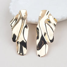 Charger l&#39;image dans la galerie, New Exaggerated Long Hanging Earrings for Women Big Twisted Metal Dangle Earrings Cool Fashion Trendy European Ear Jewelry