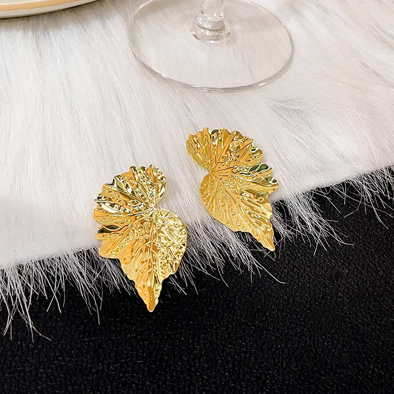 Retro Metal Leaf Drop Earrings for Women Golden Silver Color Punk Statement Earrings Trendy European Fashion Jewelry Gift