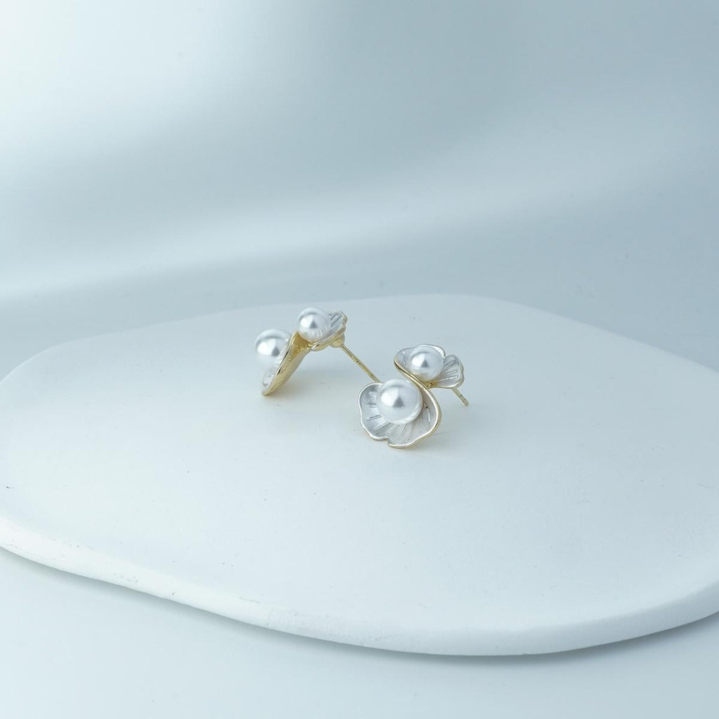 【Sud Earrings】Alloy White Pearl Flower Shaped Earrings, Elegant & Romantic for Fashion Ladies