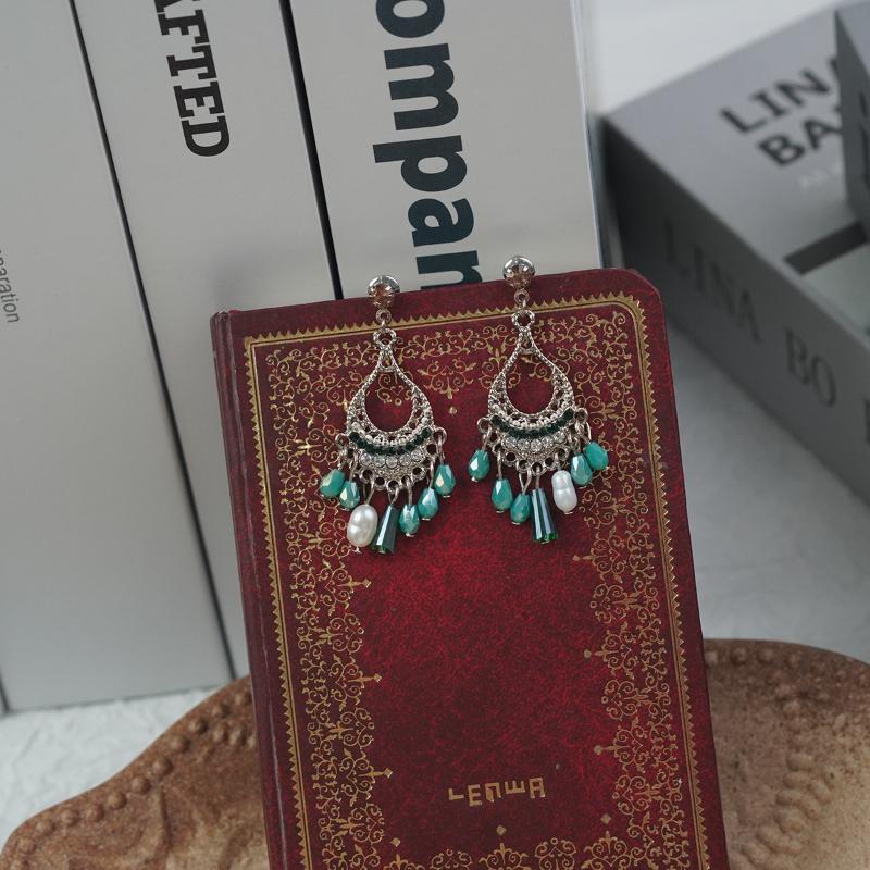 【Pendant Earrings】Teal Crystal & Pearl Earrings - Gold-Plated Layered Chain Design - Refined Versatility for Elegant Ladies