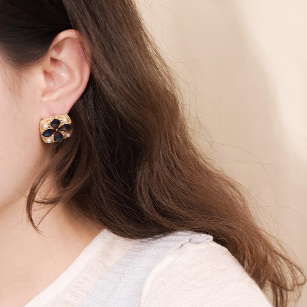 Subang Stud, Bentuk Segi Empat, Bahan Aloi Emas, dengan Bunga Enamel dan Manik Mutiara, Gaya Vintaj