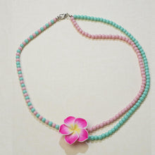 Charger l&#39;image dans la galerie, Kalung Manik, Dua Lapisan, Warna Merah Jambu Pastel dan Biru, Rantai Loket Plumeria, Gaya Percutian Manis, Sesuai untuk Pakaian Musim Panas Jewelry Necklaces
