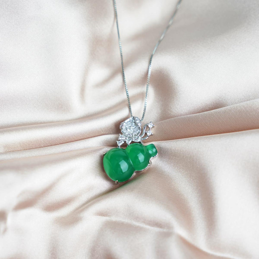 【Pendant Necklace】Green Chalcedony Gourd Pendant Necklace with Alloy Accents & Zircon  Elegant Daily Lucky Charm Jewelry Gift for Women