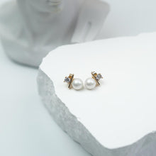 Load image into Gallery viewer, 【Stud Earrings】 White Pearl Zircon Stud Earrings,Classic &amp; Versatile Style,Elegant Jewelry for Women