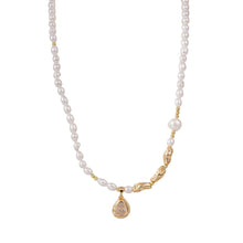 Load image into Gallery viewer, 【Necklace】Bright Copper Chain Natural Freshwater Pearl Beaded Necklace with Classic Pendant Accent, Elegant Necklace for Women