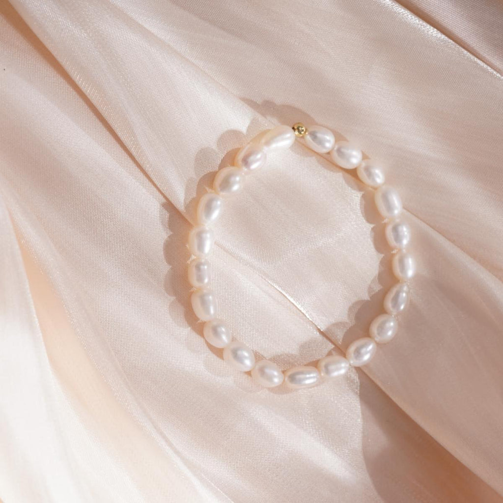 【Bracelet】Natural Freshwater Pearl Bracelet, Elegant Design for Women, Highlights the Understated Elegance
