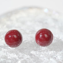 Load image into Gallery viewer, Anting-anting Stud Bulat, Bahan Resin Burgundy, Reka Bentuk Minimalis, Elegan, Sesuai untuk Pakaian Harian atau Bergaya