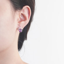Laden Sie das Bild in den Galerie-Viewer, Subang Stud, Ikatan bentuk rama-rama merah jambu / ungu kristal, Manis dan Halus, Untuk Gadis dan Wanita Muda cute  earrings