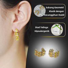 Laden Sie das Bild in den Galerie-Viewer, Subang Gelung, Bersalut Emas, Subang Gelung Bertekstur, Rekaan Lipat Bergaya, Untuk Pencinta Fesyen Perak Earrings