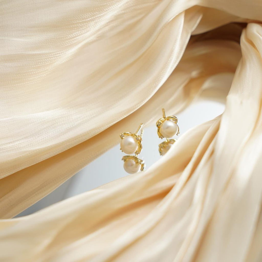 【Stud Earring】Golden Floral Natural Pearl Stud Earring with Silver Post, Classic Jewelry Lightweight Design for Women Everyday Wear