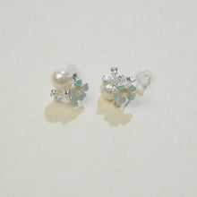 Laden Sie das Bild in den Galerie-Viewer, Subang Stud, Perak, Bunga Biru Muda Bernada dan Mutiara, Dihiasi Zirkon, Segar dan Manis, Untuk Wanita Fesyen cute  earrings