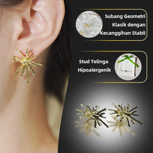 Laden Sie das Bild in den Galerie-Viewer, Subang Stud, Bersalut Emas, Subang Motif Bunga Api, Rekaan Elegan Dinamik, Sesuai untuk Dipakai Harian Perak Earrings
