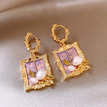 Carregar imagem no visualizador da galeria, Floral Heart Pearl Earrings Inspired by Monet’s Garden – Chic and Elegant Studs for a Romantic Look