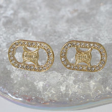 Laden Sie das Bild in den Galerie-Viewer, Subang Stud, Bersalut Emas, Rekaan Elegan, Barang Kemas Hipoalergenik, Sesuai untuk Dipakai Harian Perak Earrings
