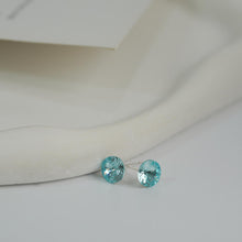 Laden Sie das Bild in den Galerie-Viewer, Anting-anting Stud, Kristal Biru / Hijau, Reka Bentuk Minimalis, Penting untuk Pencinta Fesyen, Sesuai untuk Dipakai Harian cute  earrings