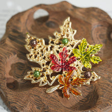 Load image into Gallery viewer, Kerongsang besar bahu Daun Maple, Emas Vintaj, Rekaan Berongga, Lapisan Mutiara Enamel, Barang Kemas Elegan, Untuk Wanita