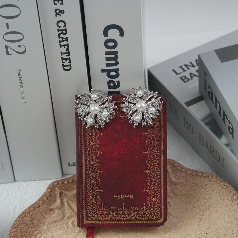 【Stud Earrings】Silver-Tone Sun-like Pearl Cluster Studs - Linear & Pearl Accent - Effortless Sophistication for Everyday