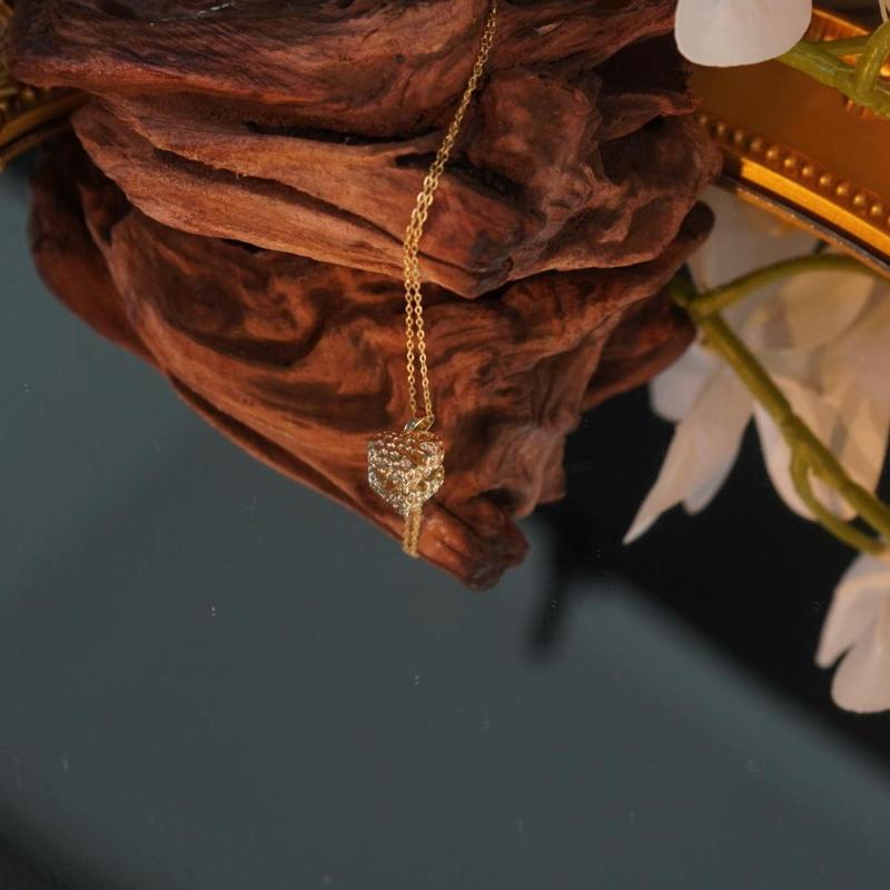 【Pendant Necklace】  Gold-Plated Heart Pendant Necklace, Delicate Chain Jewelry for Women