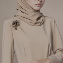Load image into Gallery viewer, Kerongsang Bunga, dengan Loket Titisan Air Mata, Barang Kemas Batu Permata Elegan, Untuk Wanita Muslim Tudung pin brooch