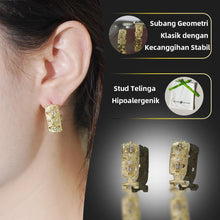 Laden Sie das Bild in den Galerie-Viewer, Subang Separuh Gelung, Bersalut Emas, Tekstur Berus dan Motif Semanggi, Untuk Wanita, Subang Gelung