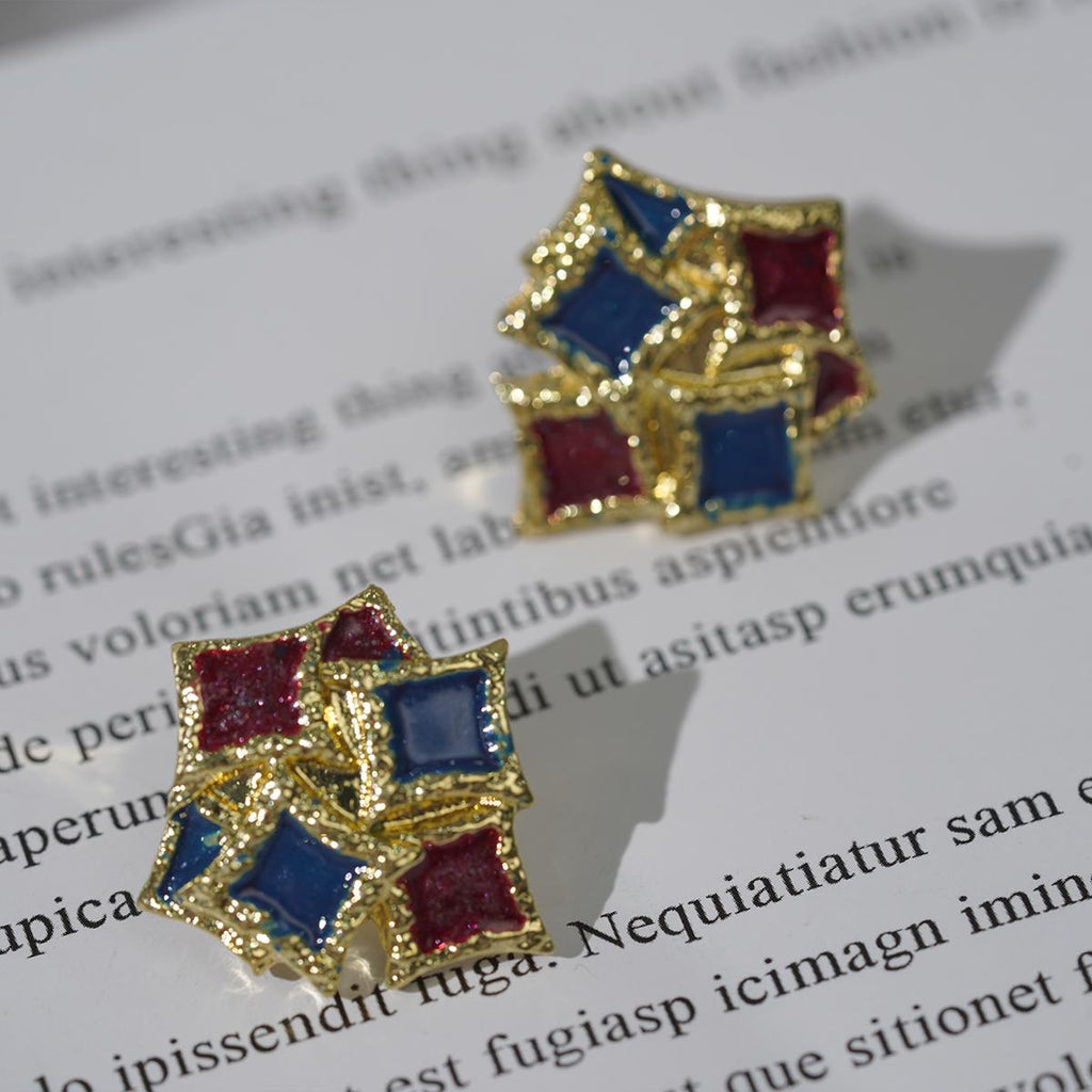 Anting-anting Stud Geometrik, Enamel Kilauan Biru-Merah Tepi Emas, Berbentuk Ketupat Bertindan, Sesuai untuk Pakaian Harian, Gaya Anak Ayam