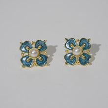 Load image into Gallery viewer, Anting-anting Stud Bunga, Kilauan Biru-Hijau, Mutiara Enamel-Sekitar, Dipotong Emas, Untuk Gadis