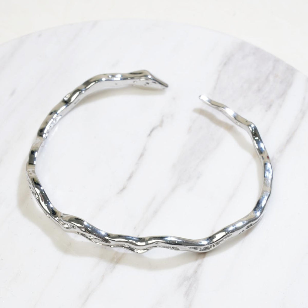 Fluid Silver Wrinkle Texture Bangle Bracelet for Women- Refined Light Reflection Elegance