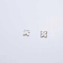 Load image into Gallery viewer, 【Stud Earrings】Four-Leaf Shell Studs Gold-Tone Framing Sparkling Accents Korean Spring Gift