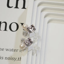Laden Sie das Bild in den Galerie-Viewer, Subang Stud, Kristal Geometrik Ungu, Dengan Mutiara dan Zirkon, Halus dan Manis, Untuk Wanita Fesyen cute  earrings
