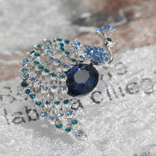 Laden Sie das Bild in den Galerie-Viewer, Kerongsang Merak, Gaya Regal, Diperbuat daripada Aloi dengan Zirkon Biru, Pesona Diraja, Sesuai untuk Wanita Elegan pin  brooch