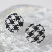 Carregar imagem no visualizador da galeria, 【Stud Earrings】Black - White Plaid Fabric Round Earrings for Daily Office Look