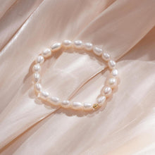 Load image into Gallery viewer, 【Bracelet】Natural Freshwater Pearl Bracelet, Elegant Design for Women, Highlights the Understated Elegance
