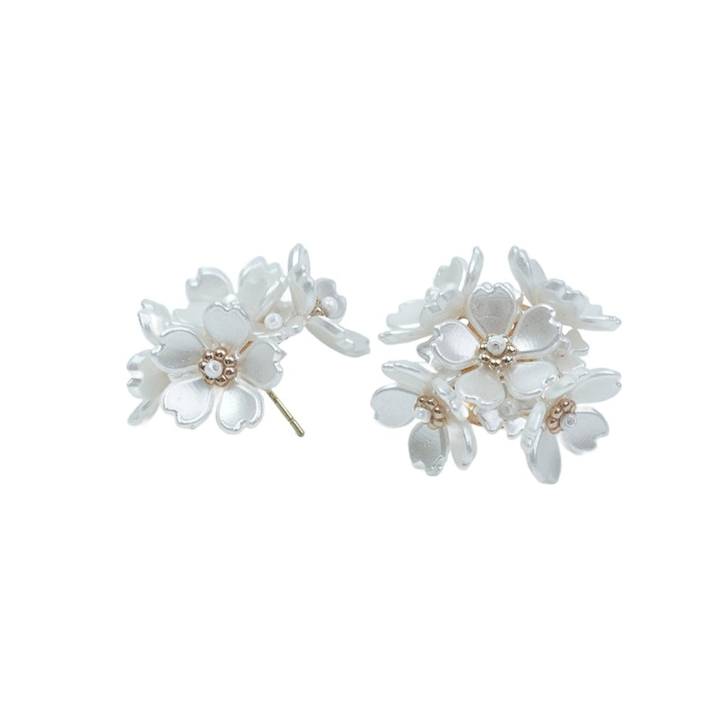 【Stud Earrings】Resin White Floral Earrings with Golden Bead,Romantic Fairy-Style, For Sweet Girls