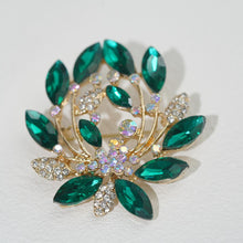 Load image into Gallery viewer, Kerongsang besar bahu Kristal Hijau, Gaya Vintaj, Glamor Retro, Sesuai untuk Gaun Rasmi / Kot, Sesuai untuk Pencinta Fesyen dan Hadiah Daun brooch