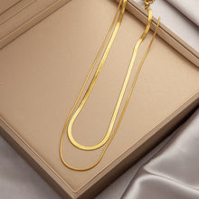 Charger l&#39;image dans la galerie, Titanium Steel Pendant Necklace | Hypoallergenic Gold Chain with Zircon &amp; Shell Charms | 45cm Adjustable for Daily/Gift
