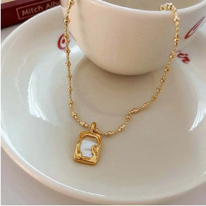 Stylish Gold Chain Necklace with Open Rectangular Pendant & Sparkling White Gem – Perfect Minimalist Accessory for Any Occasion
